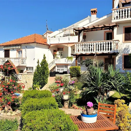 Apartament Katicin *